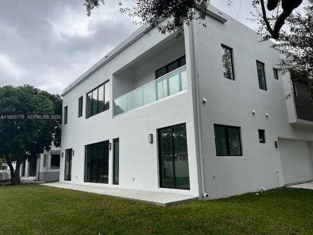 2 Hough Drive, Miami Springs, FL 33166