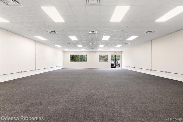 10840 W 9 Mile Road, Oak Park, MI 48237