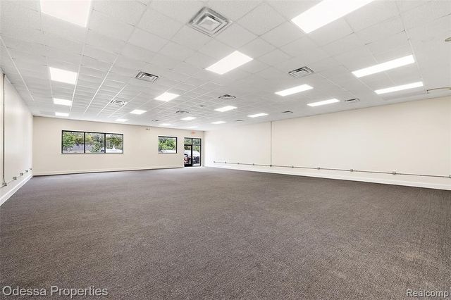 10840 W 9 Mile Road, Oak Park, MI 48237