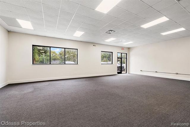 10840 W 9 Mile Road, Oak Park, MI 48237