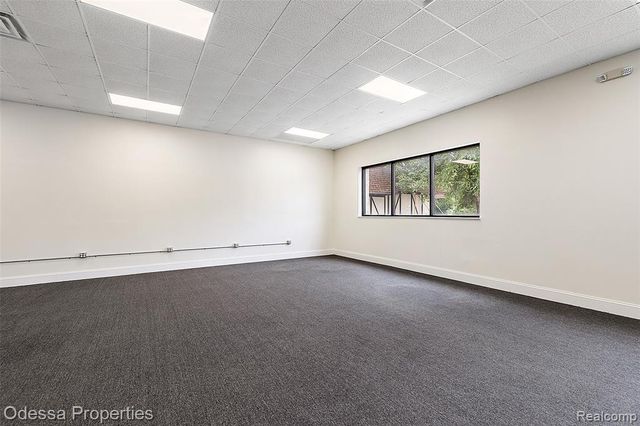 10840 W 9 Mile Road, Oak Park, MI 48237