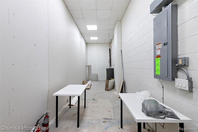 10840 W 9 Mile Road, Oak Park, MI 48237