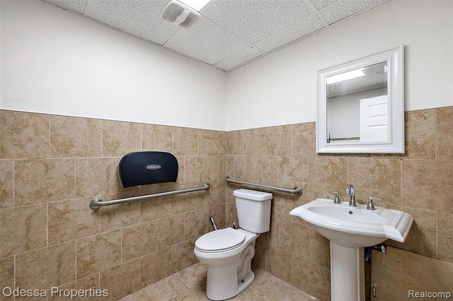 10840 W 9 Mile Road, Oak Park, MI 48237