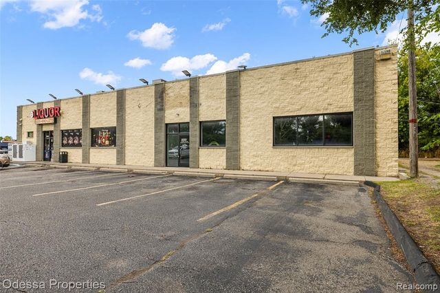 10840 W 9 Mile Road, Oak Park, MI 48237
