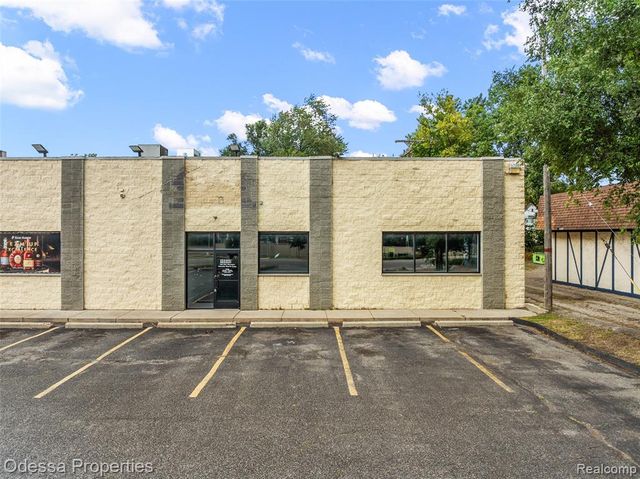 10840 W 9 Mile Road, Oak Park, MI 48237