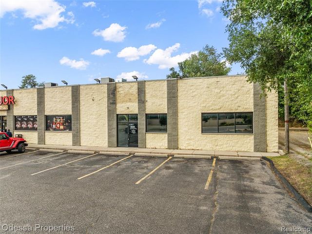 10840 W 9 Mile Road, Oak Park, MI 48237