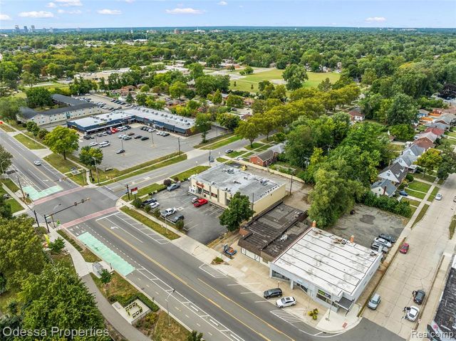 10840 W 9 Mile Road, Oak Park, MI 48237