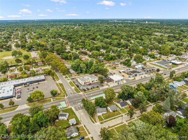 10840 W 9 Mile Road, Oak Park, MI 48237