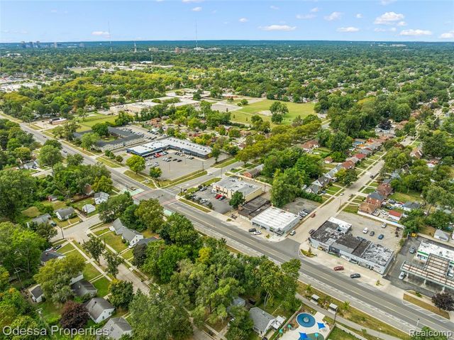 10840 W 9 Mile Road, Oak Park, MI 48237