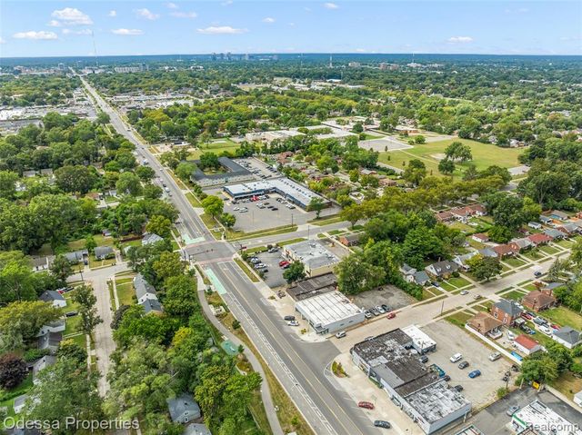 10840 W 9 Mile Road, Oak Park, MI 48237