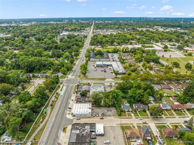 10840 W 9 Mile Road, Oak Park, MI 48237