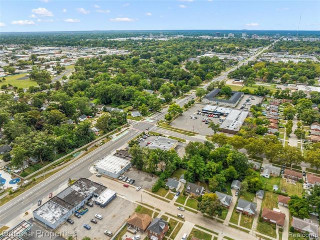 10840 W 9 Mile Road, Oak Park, MI 48237