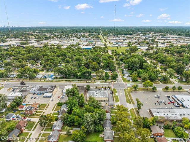 10840 W 9 Mile Road, Oak Park, MI 48237