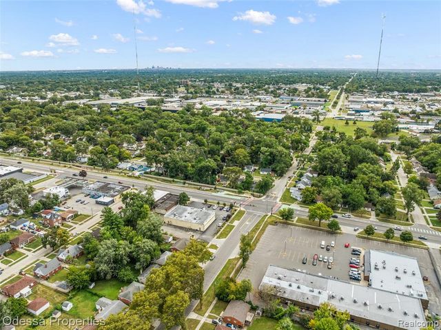 10840 W 9 Mile Road, Oak Park, MI 48237