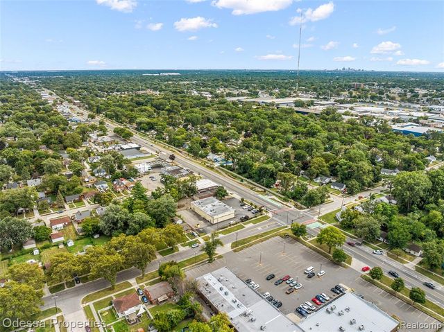 10840 W 9 Mile Road, Oak Park, MI 48237