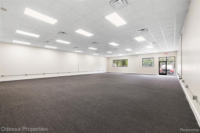 10840 W 9 Mile Road, Oak Park, MI 48237