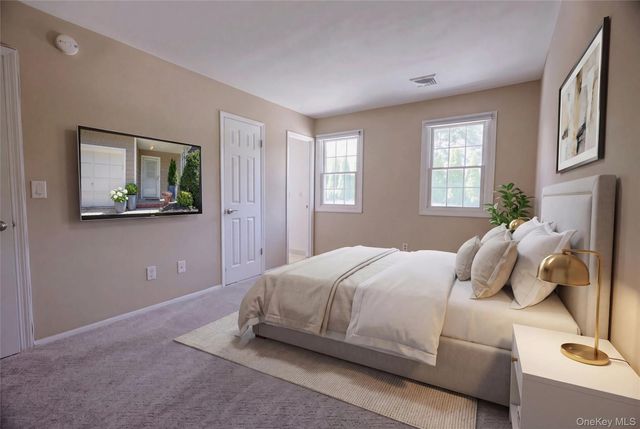 13 Pine Street, Huntington, NY 11743