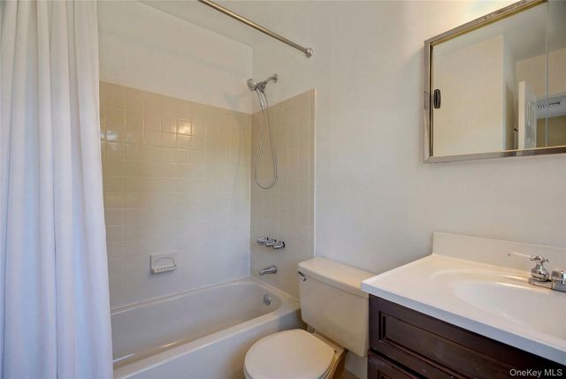 13 Pine Street, Huntington, NY 11743