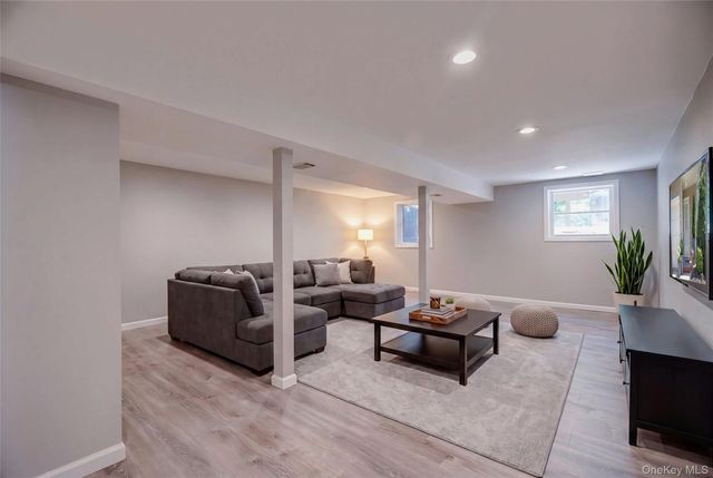 13 Pine Street, Huntington, NY 11743