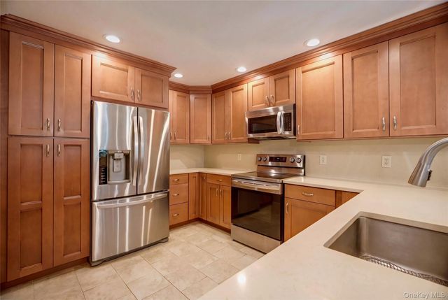 13 Pine Street, Huntington, NY 11743