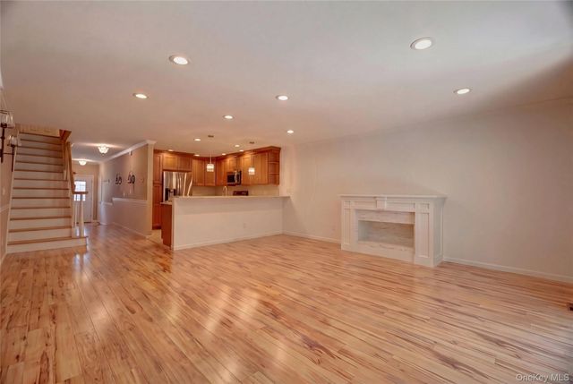 13 Pine Street, Huntington, NY 11743