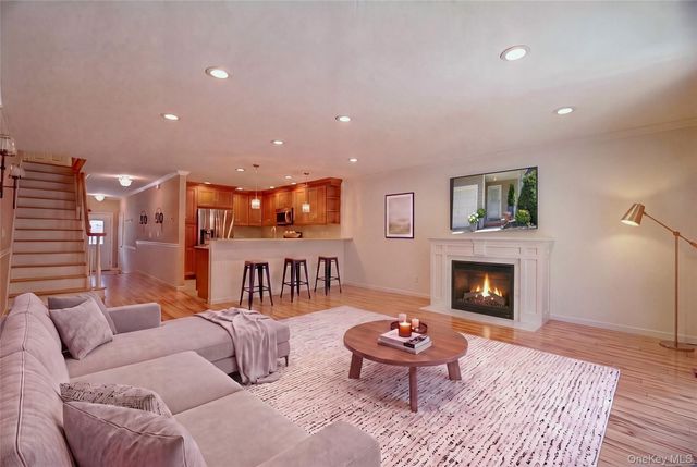 13 Pine Street, Huntington, NY 11743