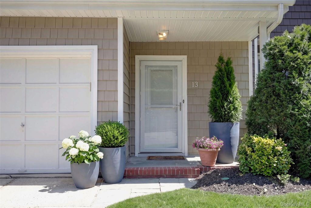 13 Pine Street, Huntington, NY 11743 — photo 3