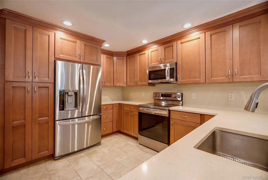 13 Pine Street, Huntington, NY 11743 — photo 4