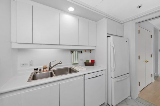 20 Rowes Wharf PH4, Boston, MA 02110