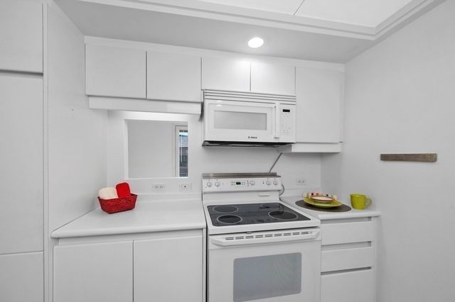 20 Rowes Wharf PH4, Boston, MA 02110