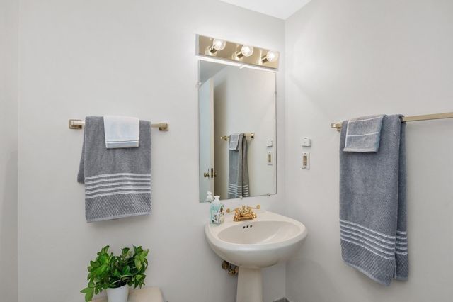 20 Rowes Wharf PH4, Boston, MA 02110