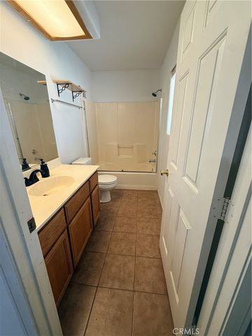 18401 Westlawn St, Hesperia, CA 92345