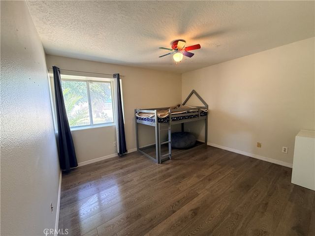 18401 Westlawn St, Hesperia, CA 92345