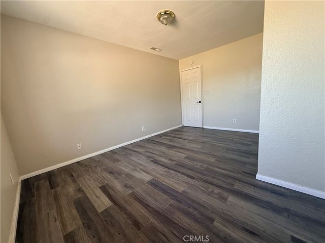 18401 Westlawn St, Hesperia, CA 92345