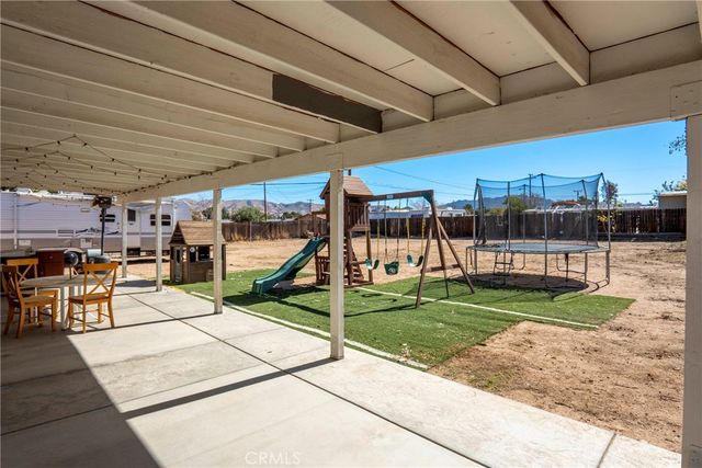 18401 Westlawn St, Hesperia, CA 92345