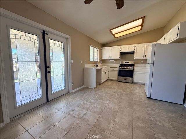18401 Westlawn St, Hesperia, CA 92345