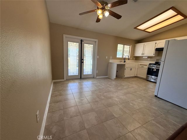 18401 Westlawn St, Hesperia, CA 92345