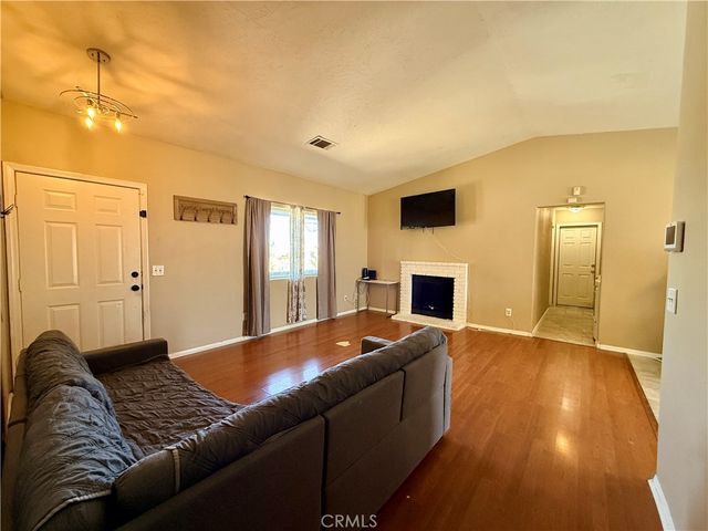 18401 Westlawn St, Hesperia, CA 92345