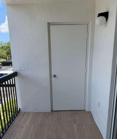 7610 Westwood Dr 122, Tamarac, FL 33321