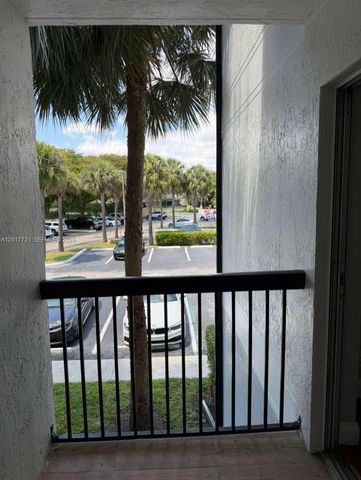 7610 Westwood Dr 122, Tamarac, FL 33321
