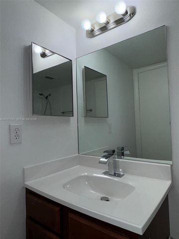 7610 Westwood Dr 122, Tamarac, FL 33321