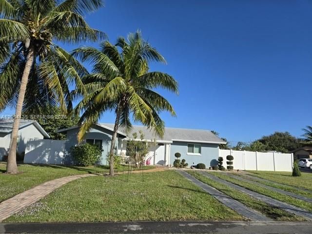 903 NW 6th Avenue, Boynton Beach, FL 33426