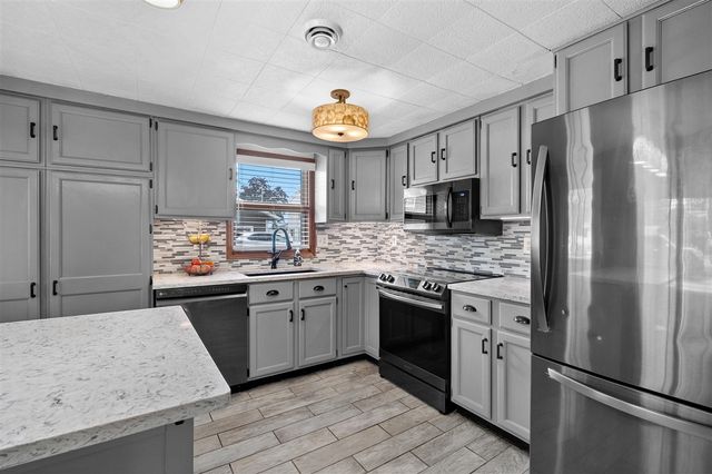 4135 W Joy Road, Shelbyville, MI 49344