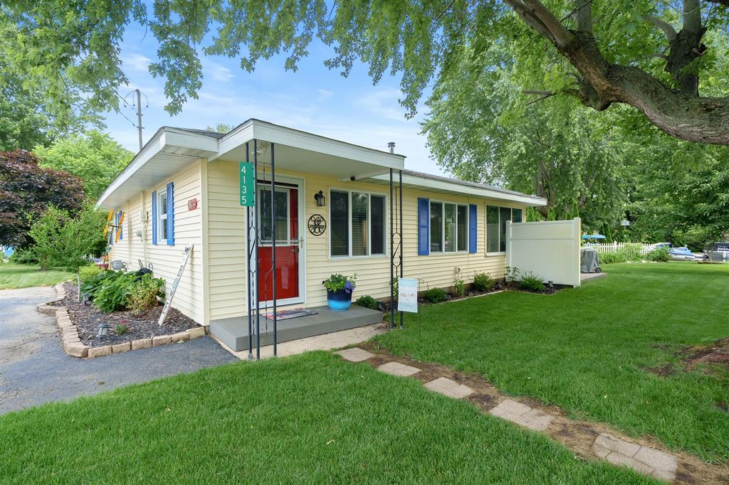 4135 W Joy Road, Shelbyville, MI 49344