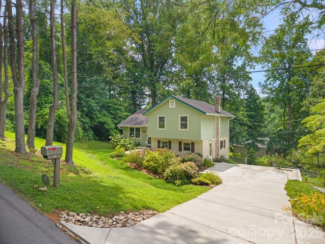 135 Plantation Drive, Hendersonville, NC 28792