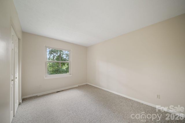135 Plantation Drive, Hendersonville, NC 28792