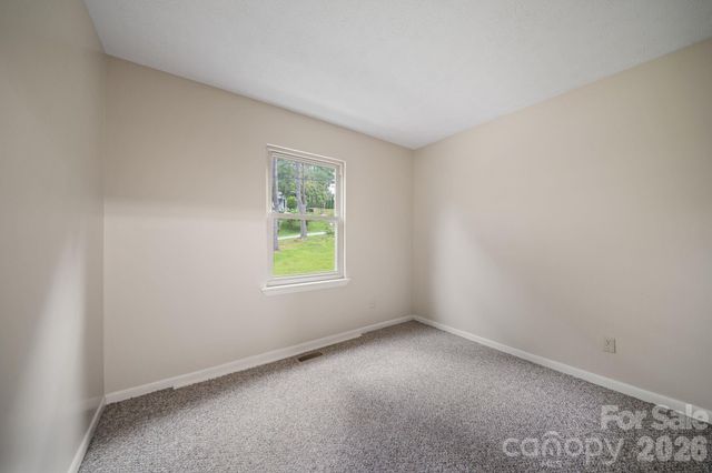 135 Plantation Drive, Hendersonville, NC 28792