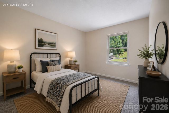 135 Plantation Drive, Hendersonville, NC 28792