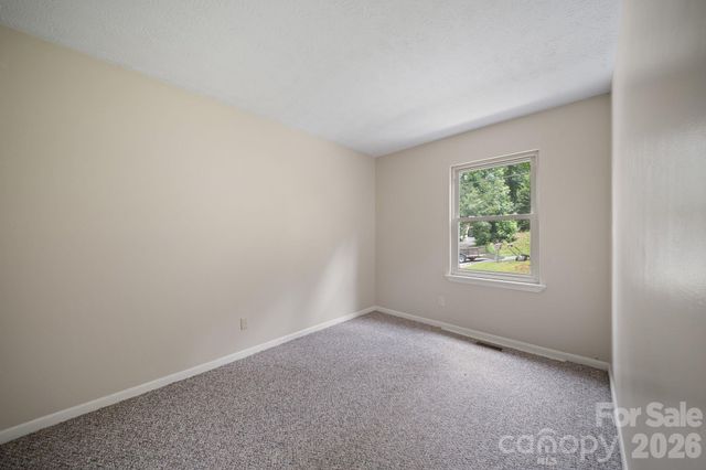 135 Plantation Drive, Hendersonville, NC 28792