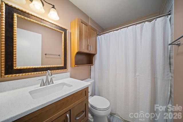 135 Plantation Drive, Hendersonville, NC 28792